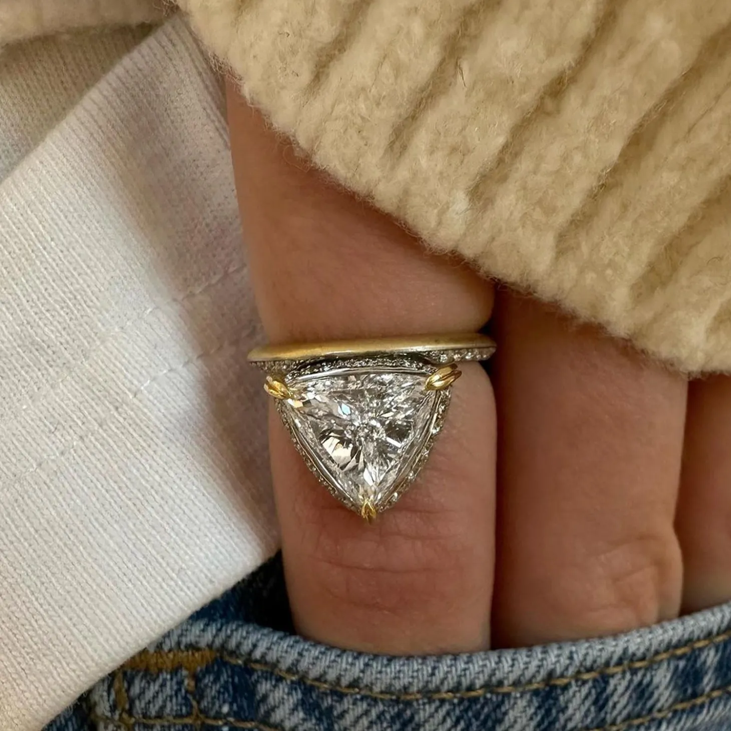 Hanging Scarlett Ring